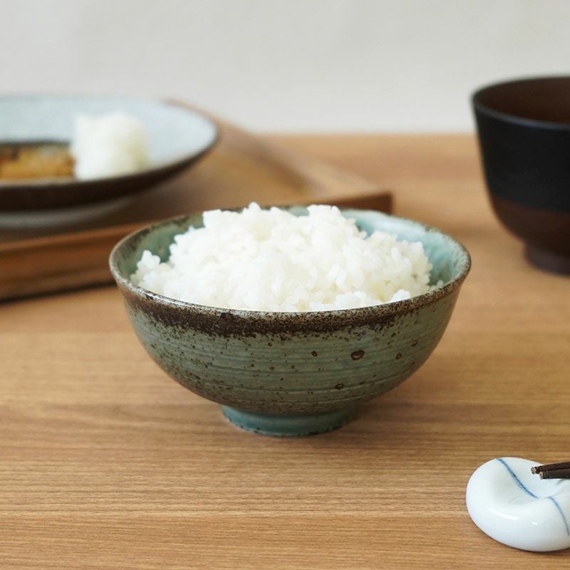 毎日の食卓に馴染むシンプルなお茶碗
