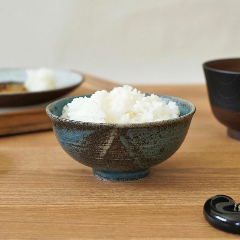 毎日の食卓に馴染むシンプルなお茶碗