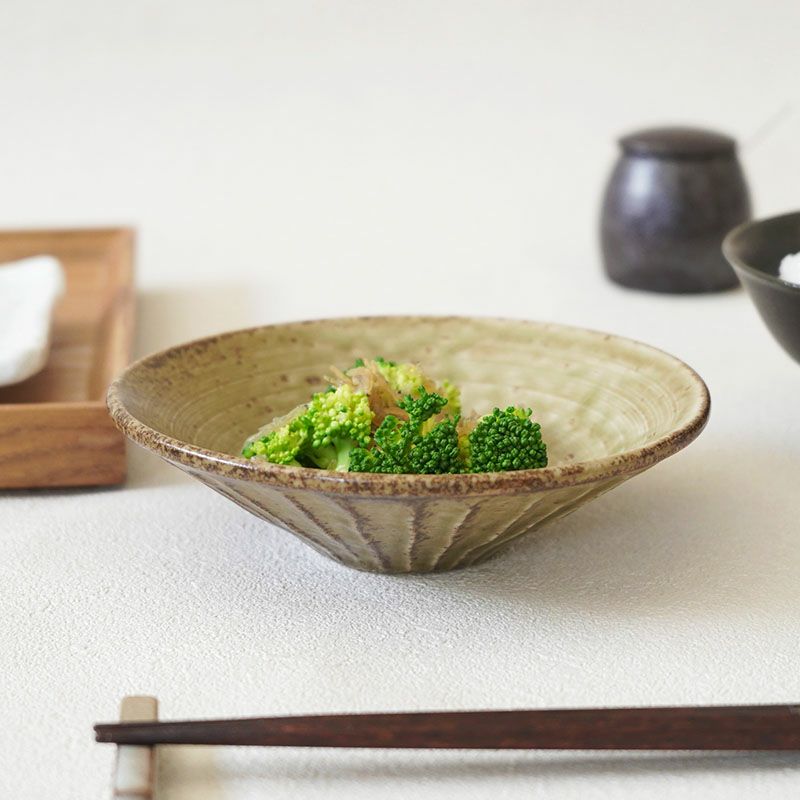 毎日の食卓に馴染むシンプルな浅鉢