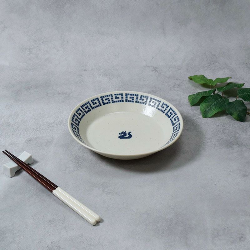 和食でも中華でもOK！ゆるっと使える龍のお皿