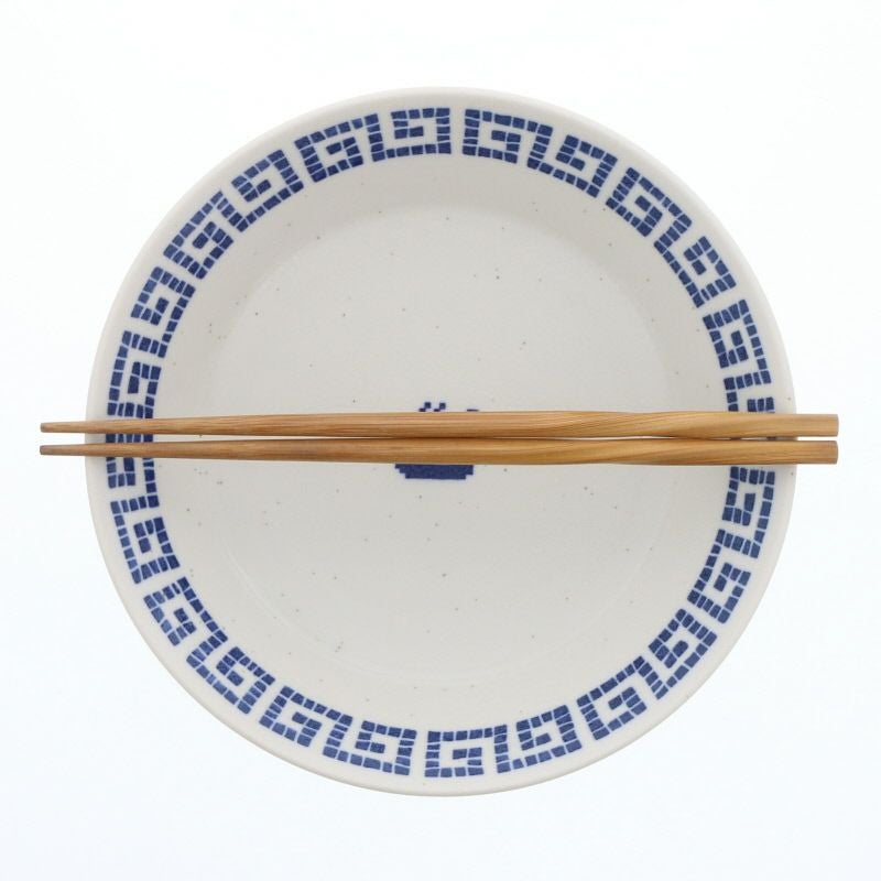 和食でも中華でもOK！ゆるっと使える龍のお皿