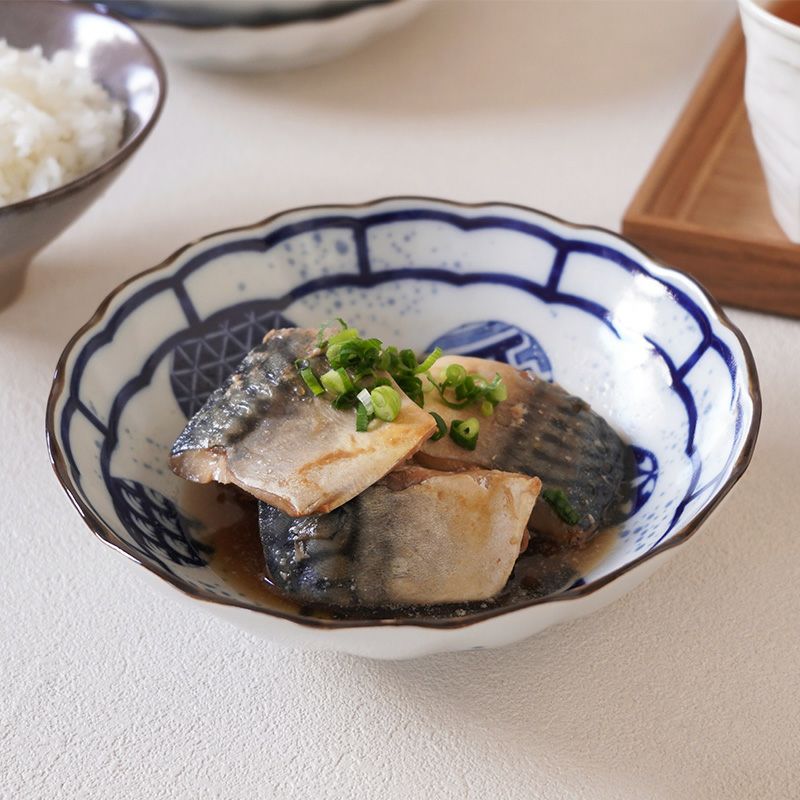 和の趣漂う、菊形の美しい浅鉢