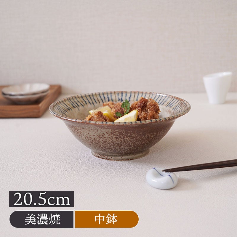 土の温もりを感じるリム型ボウル。