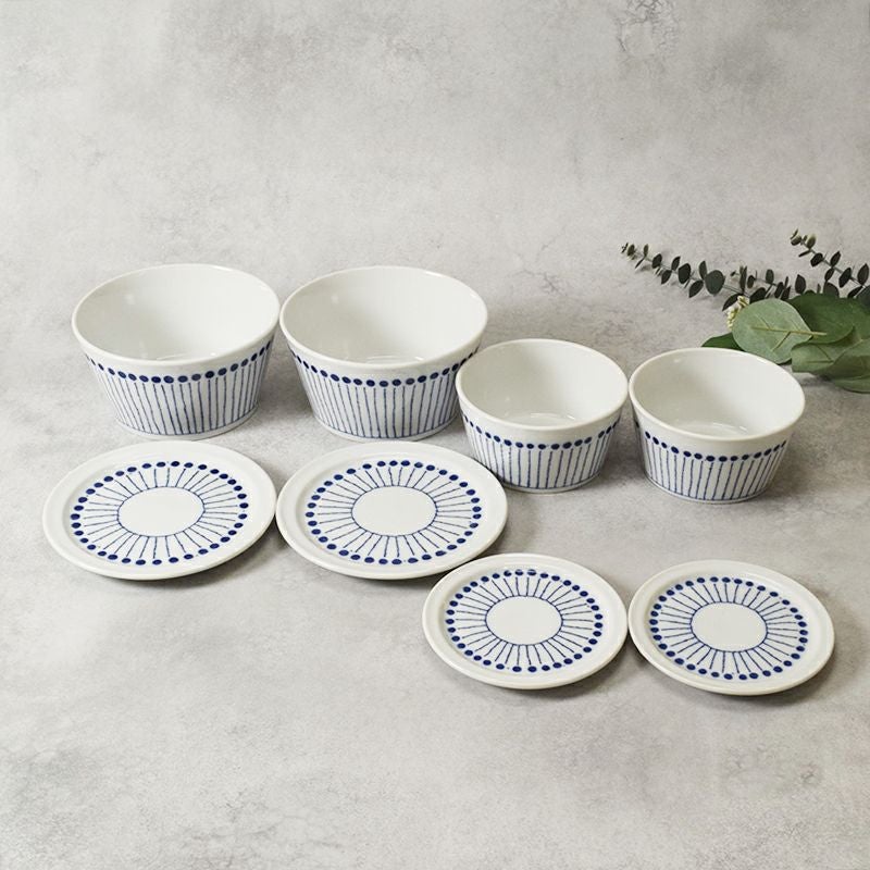 食卓のアクセントになる、白と青のコントラストが美しい蓋皿8点セット