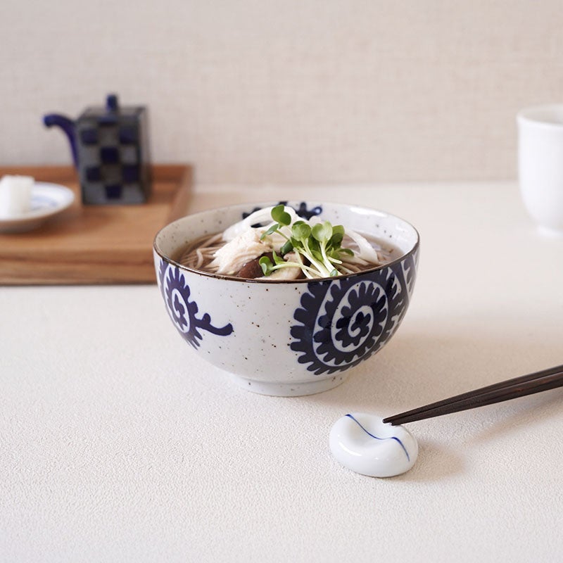 上品な紺タコ唐草が映えるミニ丼ぶり