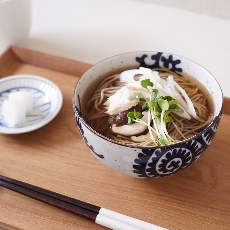 上品な紺タコ唐草が映えるミニ丼ぶり