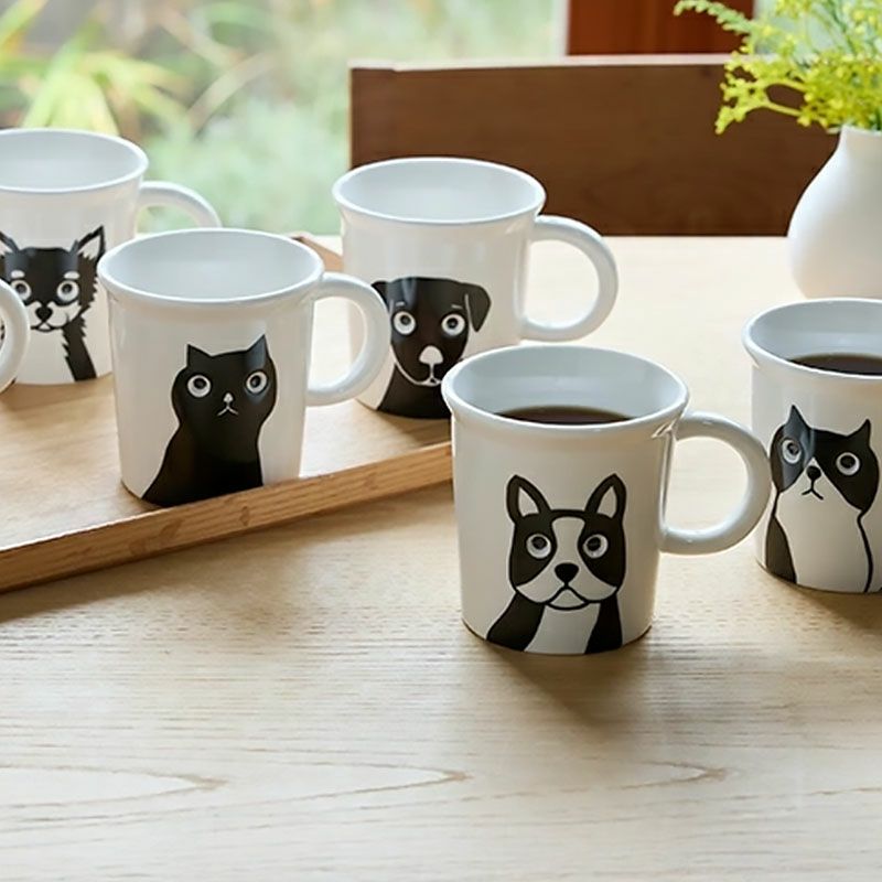 視線がクセになるユニークなマグカップ