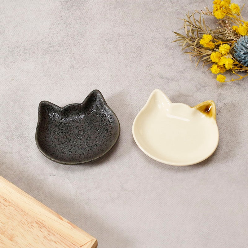 愛らしいフォルムで食卓に癒しを添える猫型プレート