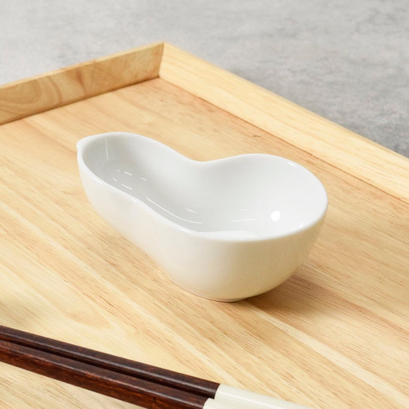 ひょうたん形がアクセントになる上品な小鉢