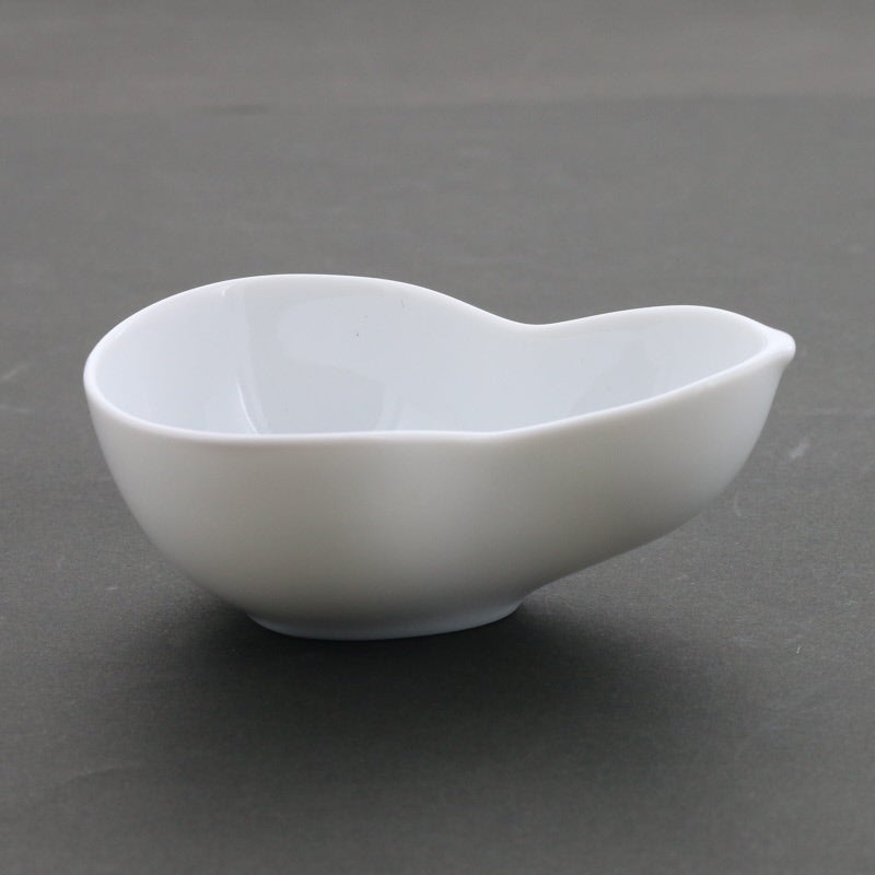 ひょうたん形がアクセントになる上品な小鉢