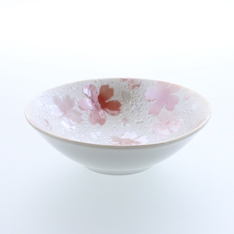 華やかさを添える桜柄の小鉢。