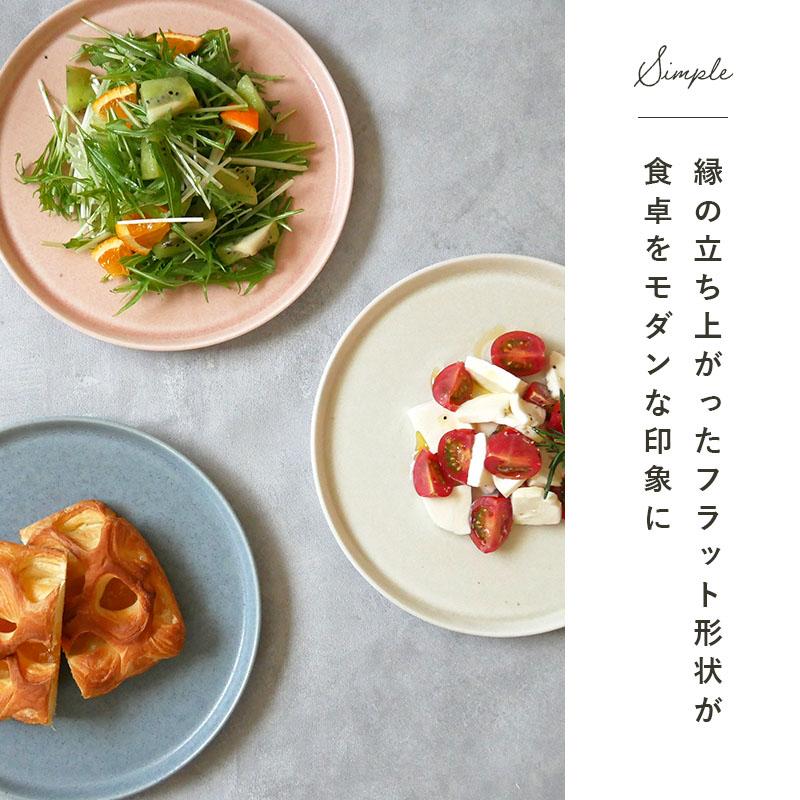 シンプルで洗練されたカフェ空間を演出。
