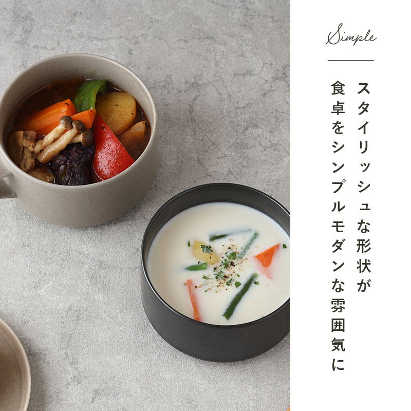シンプルで洗練されたカフェ空間を演出。
