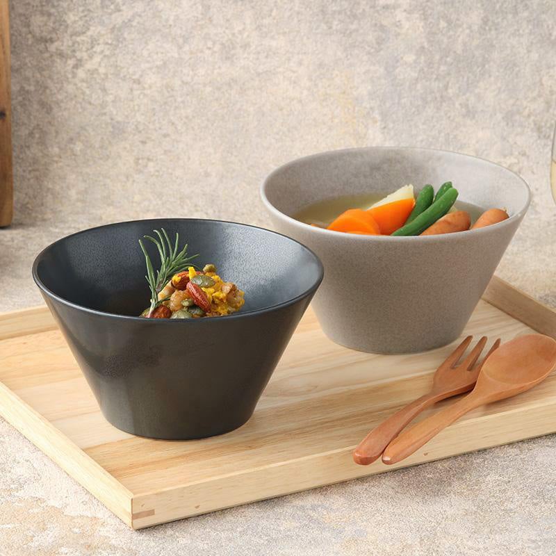 シンプルで洗練されたカフェ風食器の4点セット。