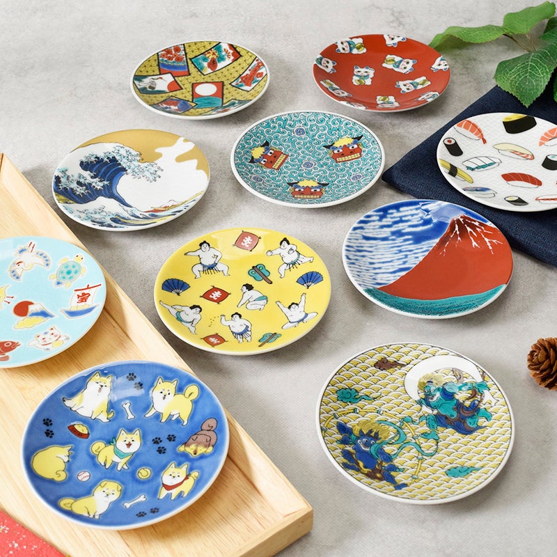 華やかな色合いと、和の絵柄が楽しい九谷焼のお皿