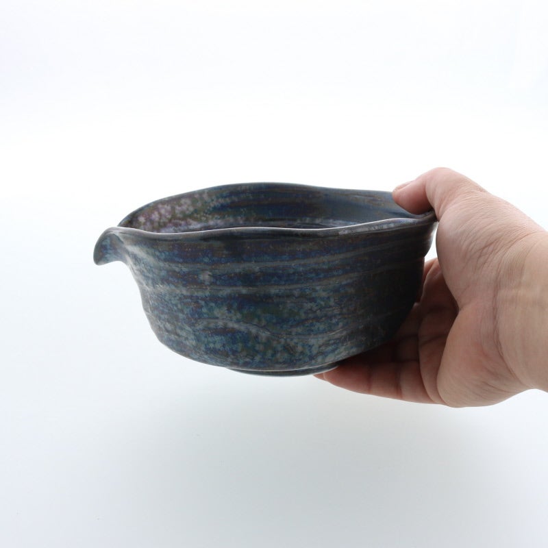 片口形状が使いやすい和の風情を感じる抹茶碗