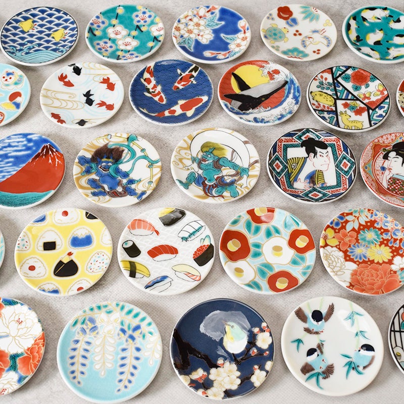 華やかな色合いと、和の絵柄が美しい九谷焼のお皿