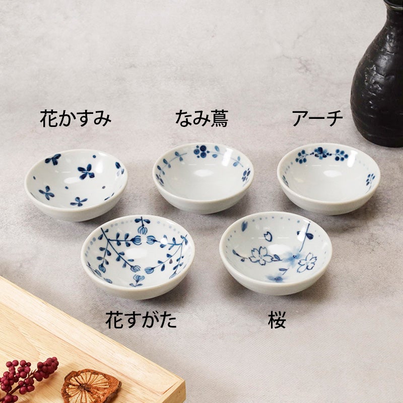 かわいらしい花模様、深さのある皿