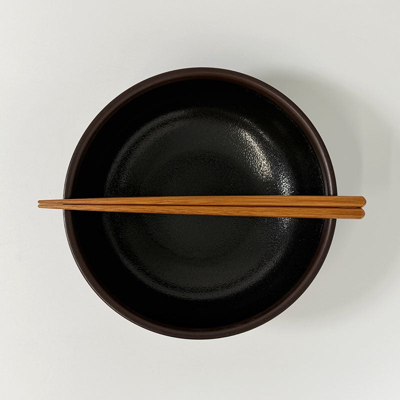 上品な深い黒の中鉢。